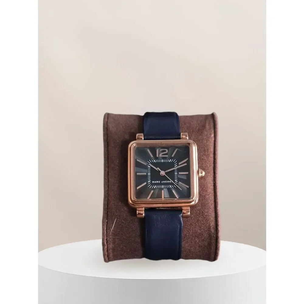 Marc Jacobs Vic MJ1523 watch featuring a rose gold-tone case